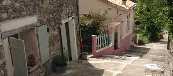 Pretty small house in hinterland of Nice, surrounded by nature