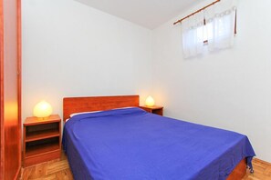 1 habitación, escritorio, wifi gratis y ropa de cama