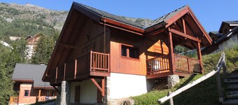 Cosy private chalet at the foot of the slopes, Oz, Alpe d'Huez ski area