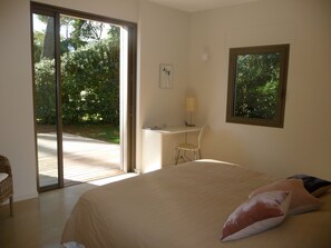4 bedrooms, in-room safe, iron/ironing board, WiFi - CHARMING LUXURY VILLA 200m2 in unspoiled nature 3000m2 near the Garoupe (Antibes)