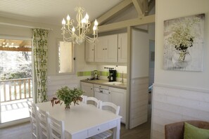 Dining - -Domaine de Cournet Haut-Le Saule: featuring a pool, tennis court, and bicycles on 5 hectares (Saint-Pompont)