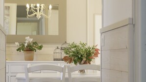 Dining - -Domaine de Cournet Haut-Le Saule: featuring a pool, tennis court, and bicycles on 5 hectares (Saint-Pompont)