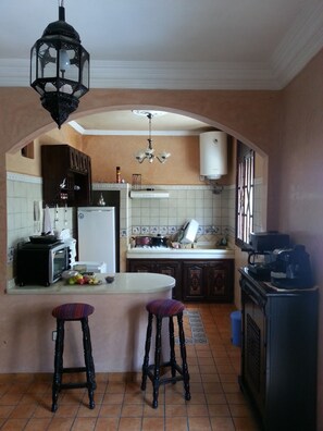Fridge, microwave, oven, stovetop - Rental Apartment Essaouira 1 to 5 people (ESSAOUIRA)