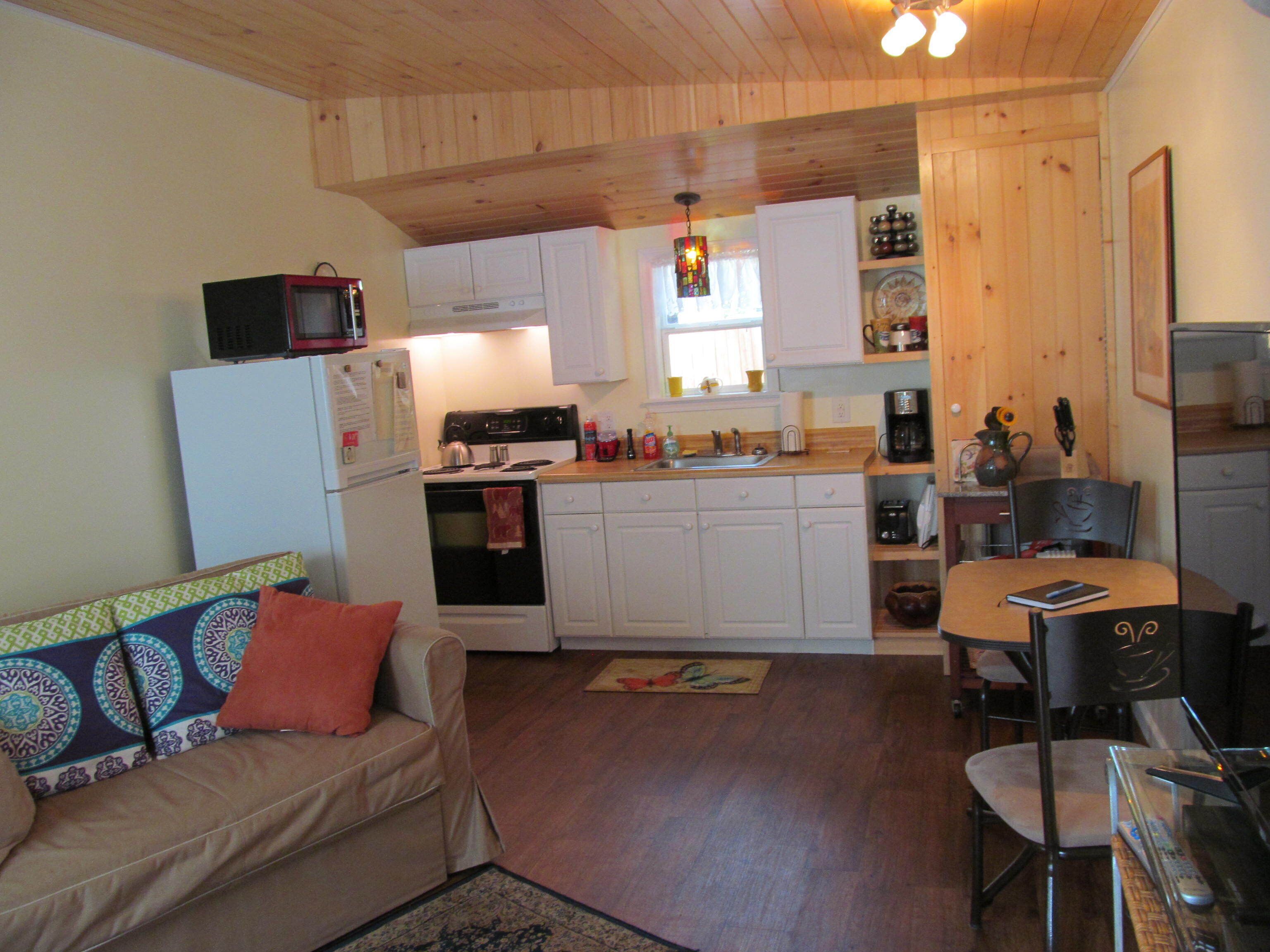 Comfy, dog friendly, 12 miles to downtown Asheville. No cleaning or pet fees!