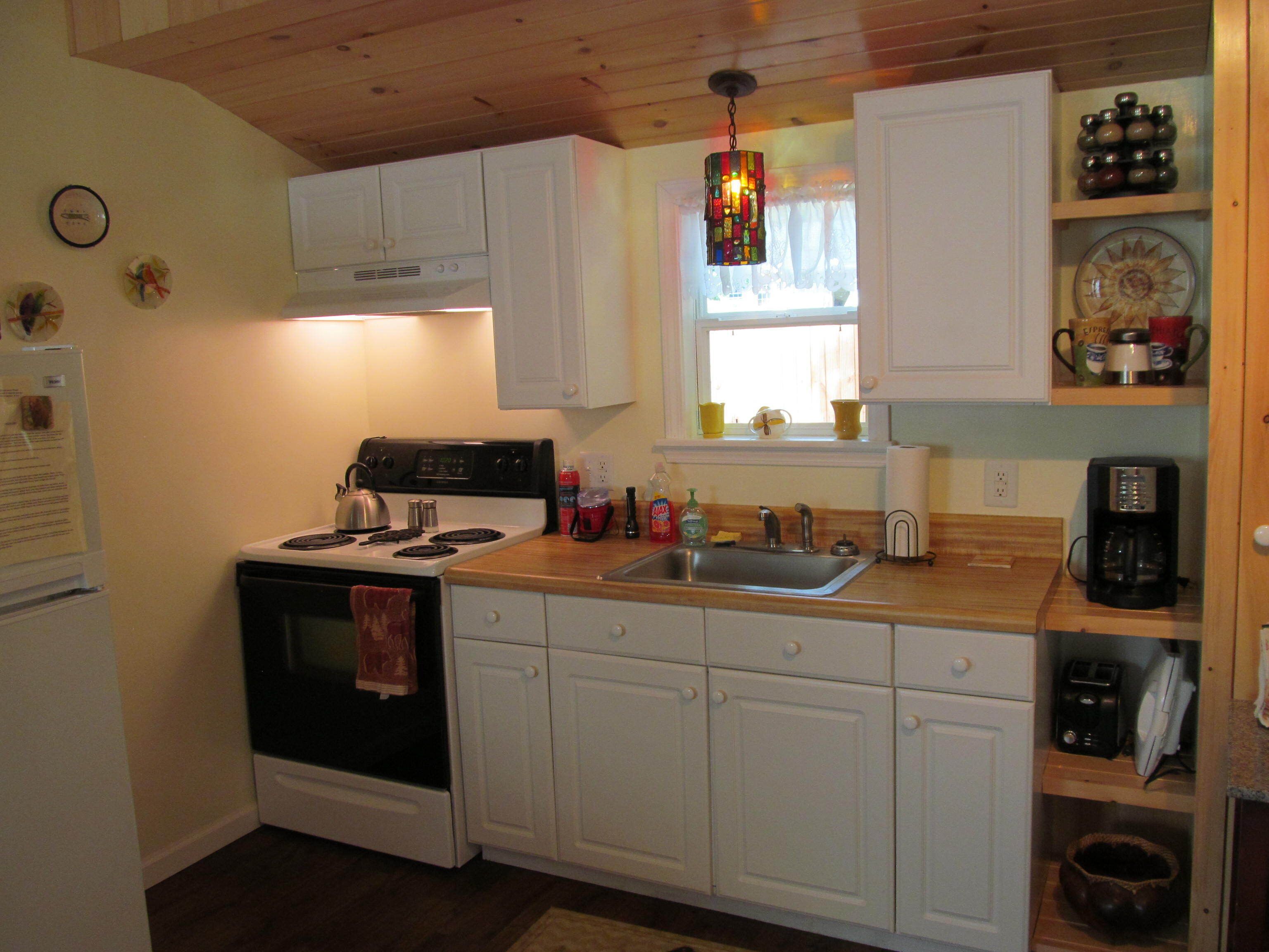 Comfy, dog friendly, 12 miles to downtown Asheville. No cleaning or pet fees!