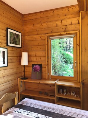 4 多间卧室、熨斗/熨衣板、床单