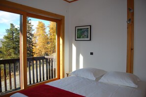 4 habitaciones, tabla de planchar con plancha, wifi y ropa de cama 