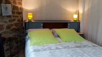 1 chambre, fer et planche à repasser, Wi-Fi gratuit, draps fournis