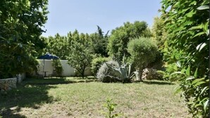 Unclassified image, 2 of 33, button - Villa Maredda Santolina, Santolina (La Ciotat)