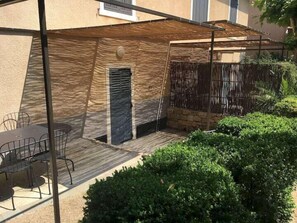 屋外ダイニングエリア