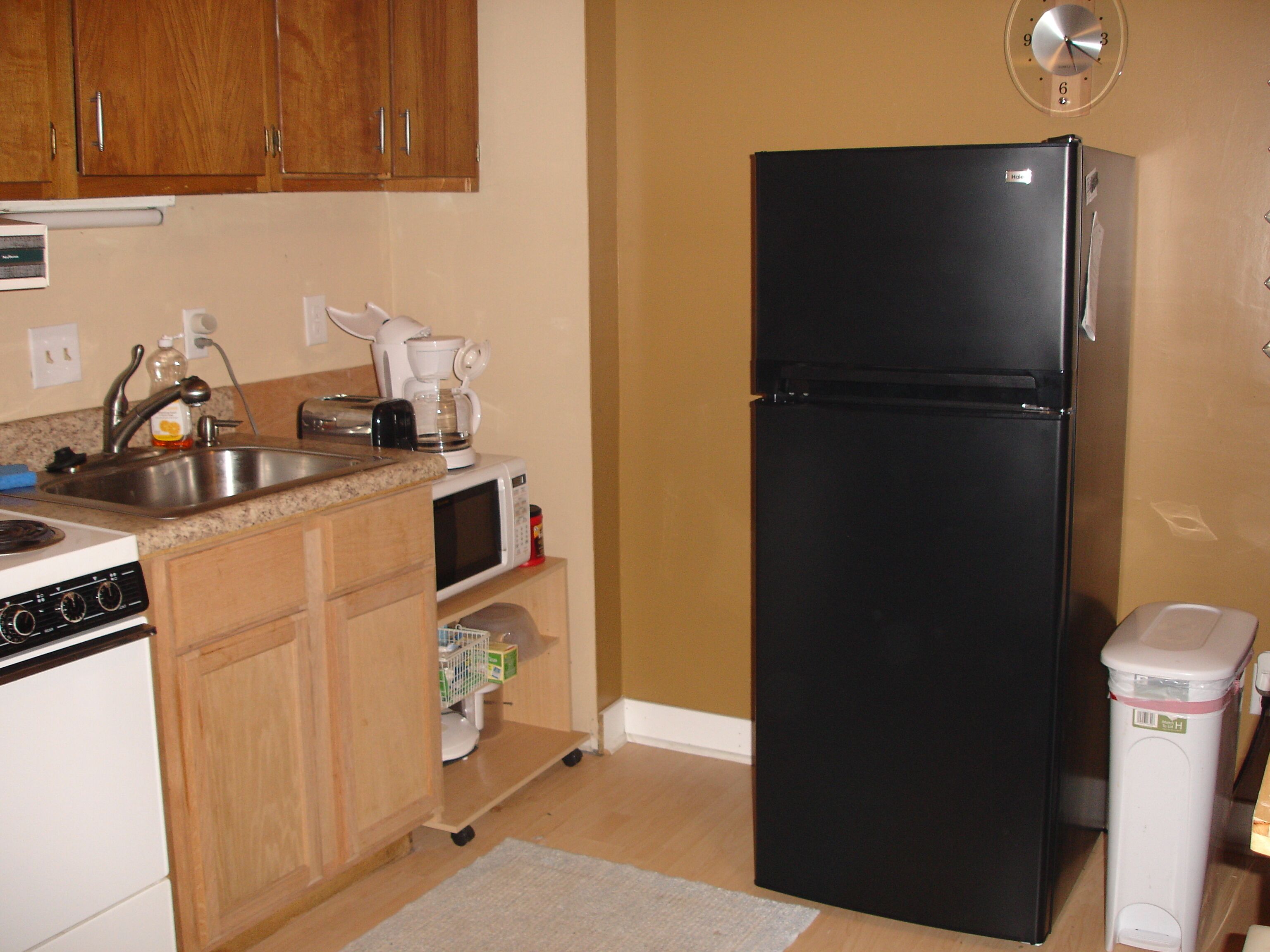 HALF MILE FROM RESORT COZY SLEEPS 4