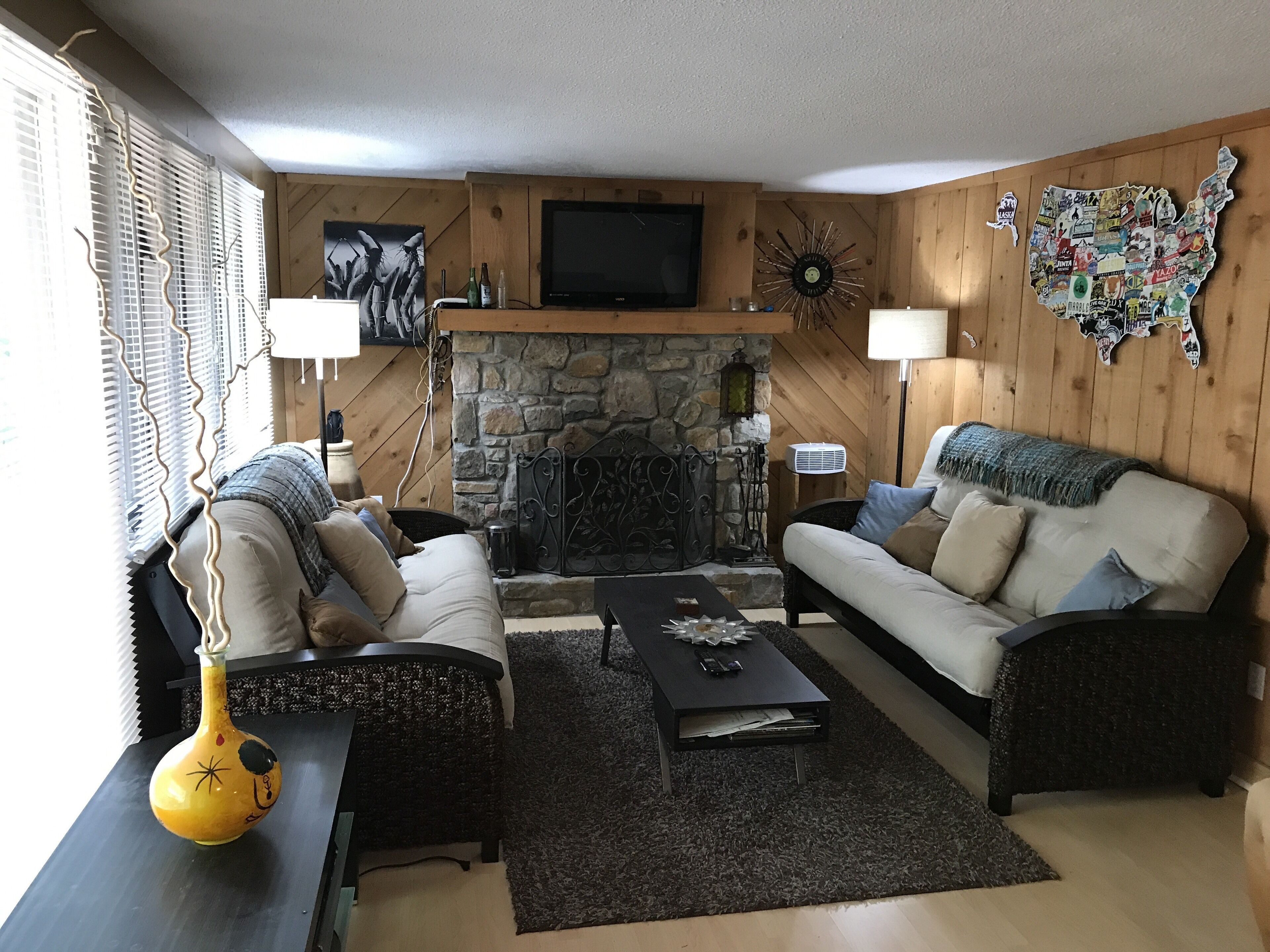 HALF MILE FROM RESORT COZY SLEEPS 4