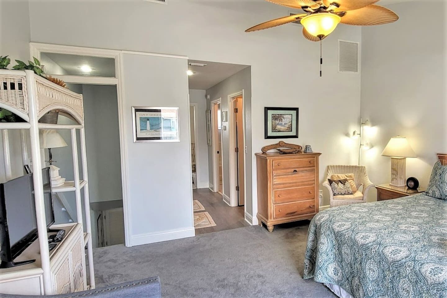 2 habitaciones, tabla de planchar con plancha, cuna de viaje y wifi 