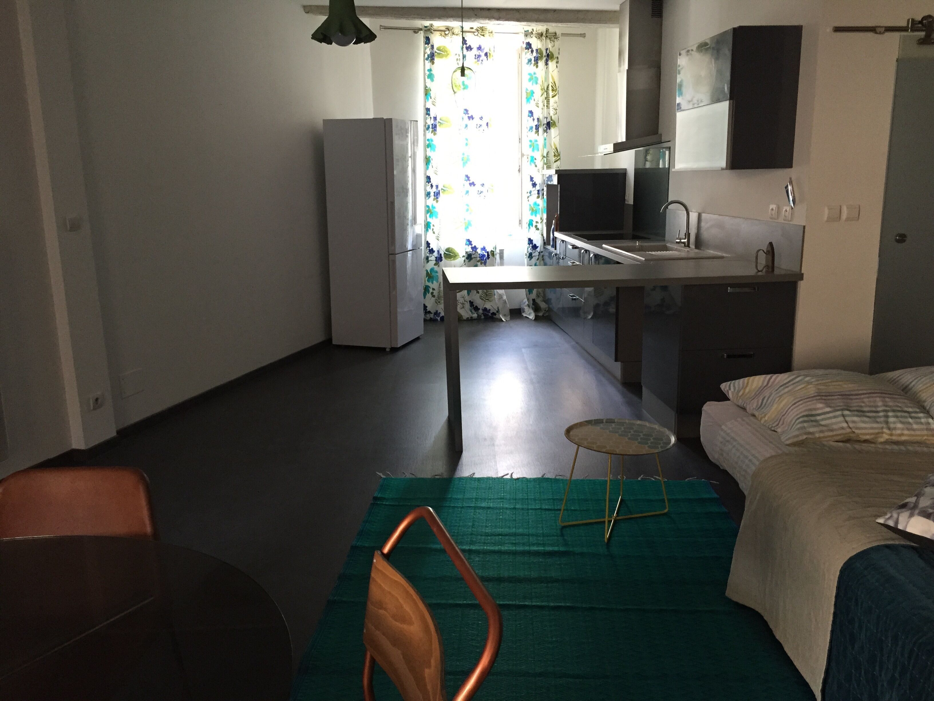 "The patio Maria" At the foot of the city, apartment with interior patio.