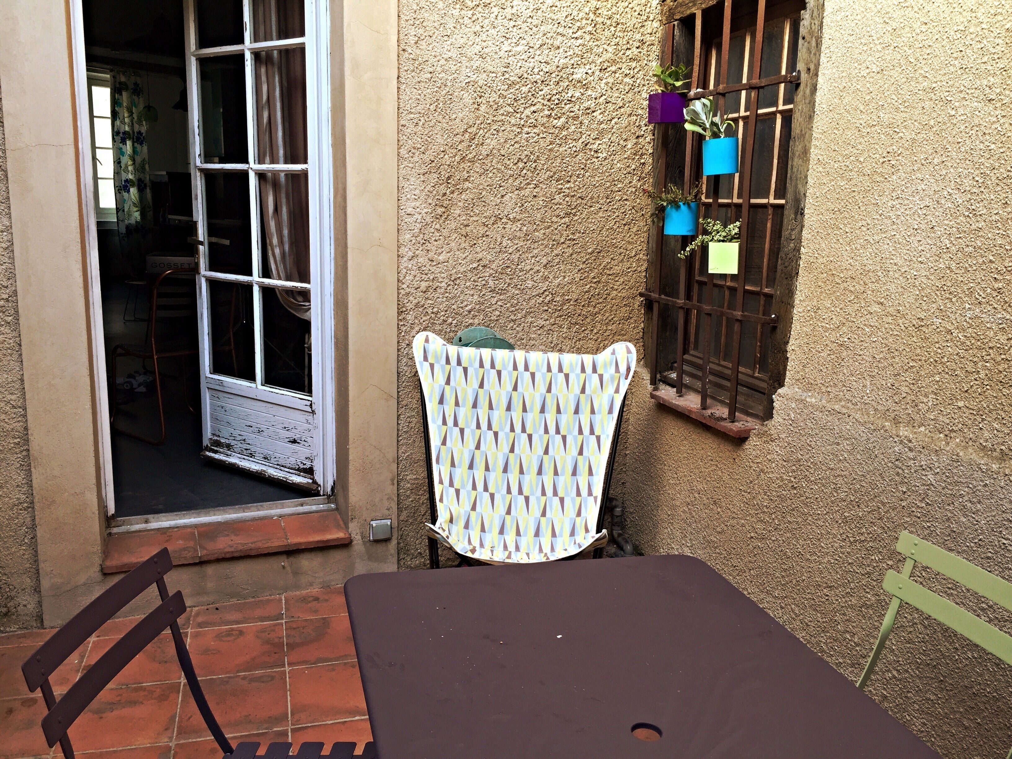 "The patio Maria" At the foot of the city, apartment with interior patio.