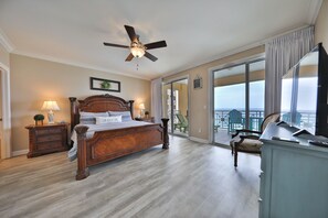 4 bedrooms, iron/ironing board, Internet, bed sheets