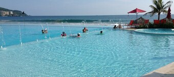 15. kerroksessa Condo näkymät Tyynellämerellä