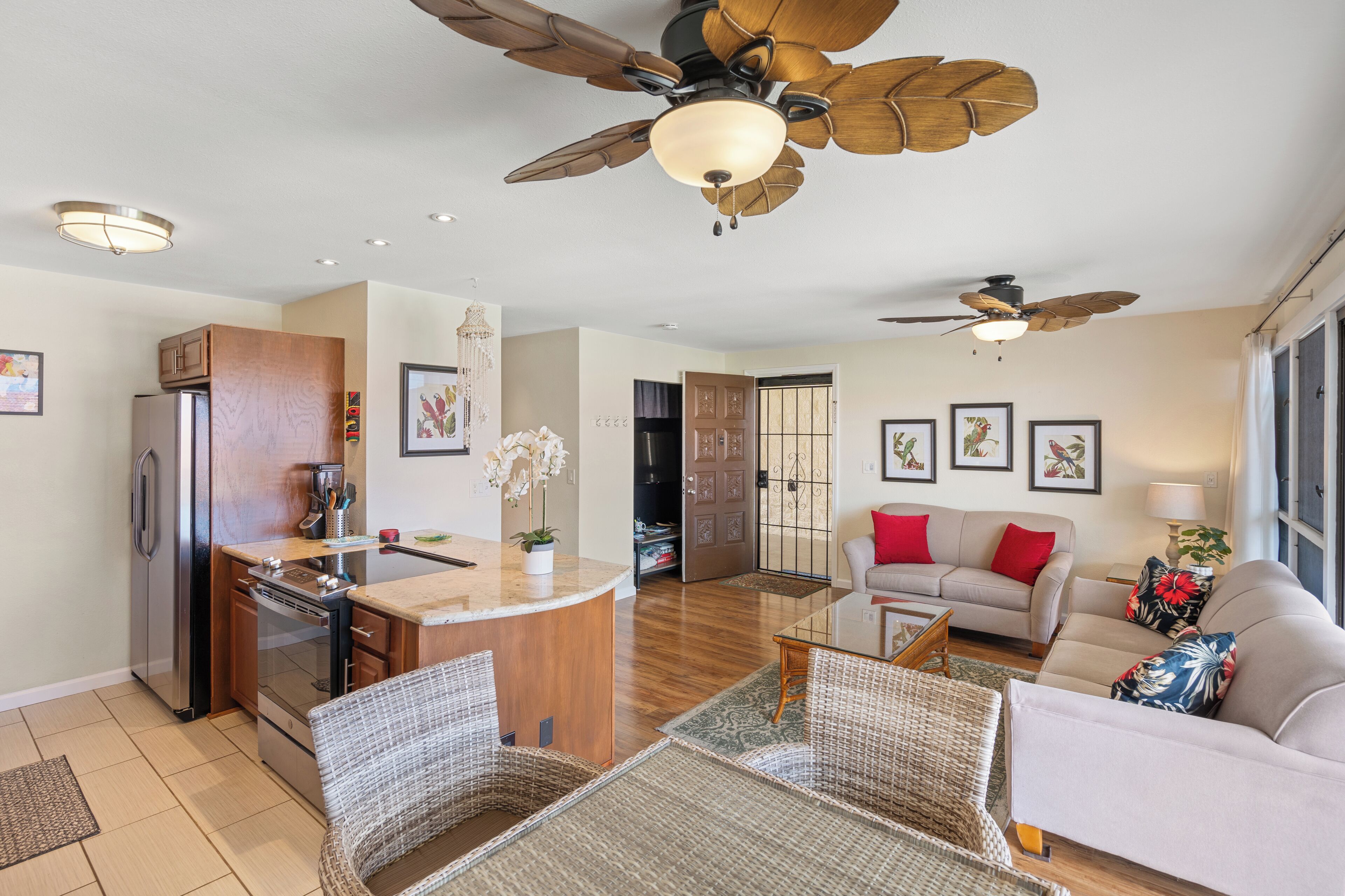 Älytelevisio, kirjoja, tulostin