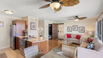 Älytelevisio, kirjoja, tulostin