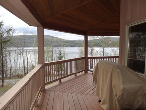 Property grounds - Great Sacandaga Lake House In Adirondacks (Hadley)
