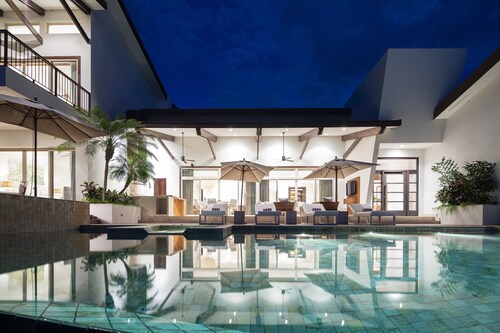 Beautiful sunset ocean views, two pools, great for families, private beach club, personal concierge