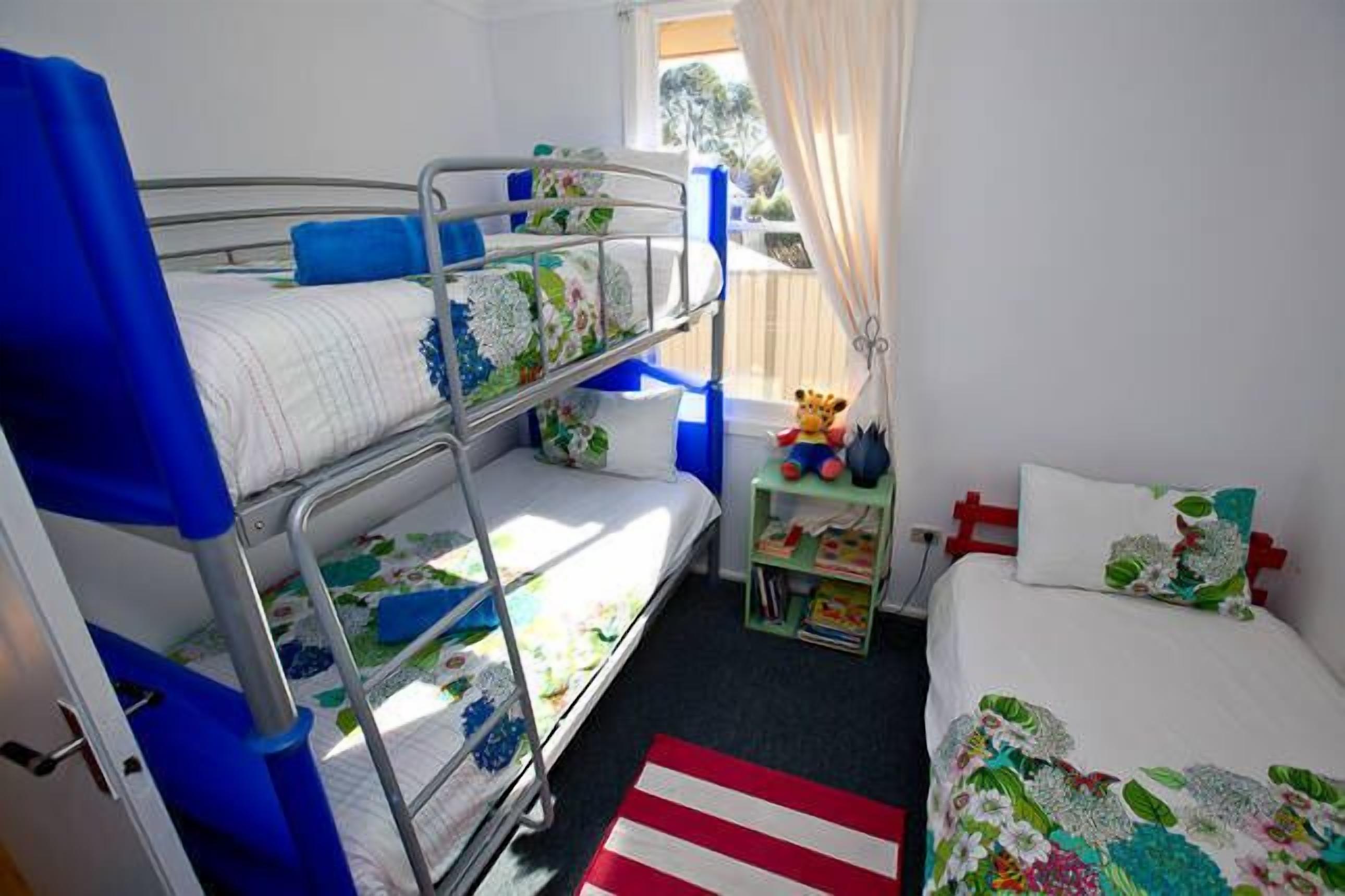 3 bedrooms, desk, soundproofing, iron/ironing board