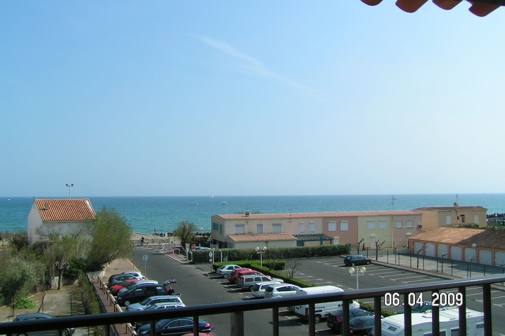 T2 Cabin, with superb sea view, The possibility to do everything on foot.