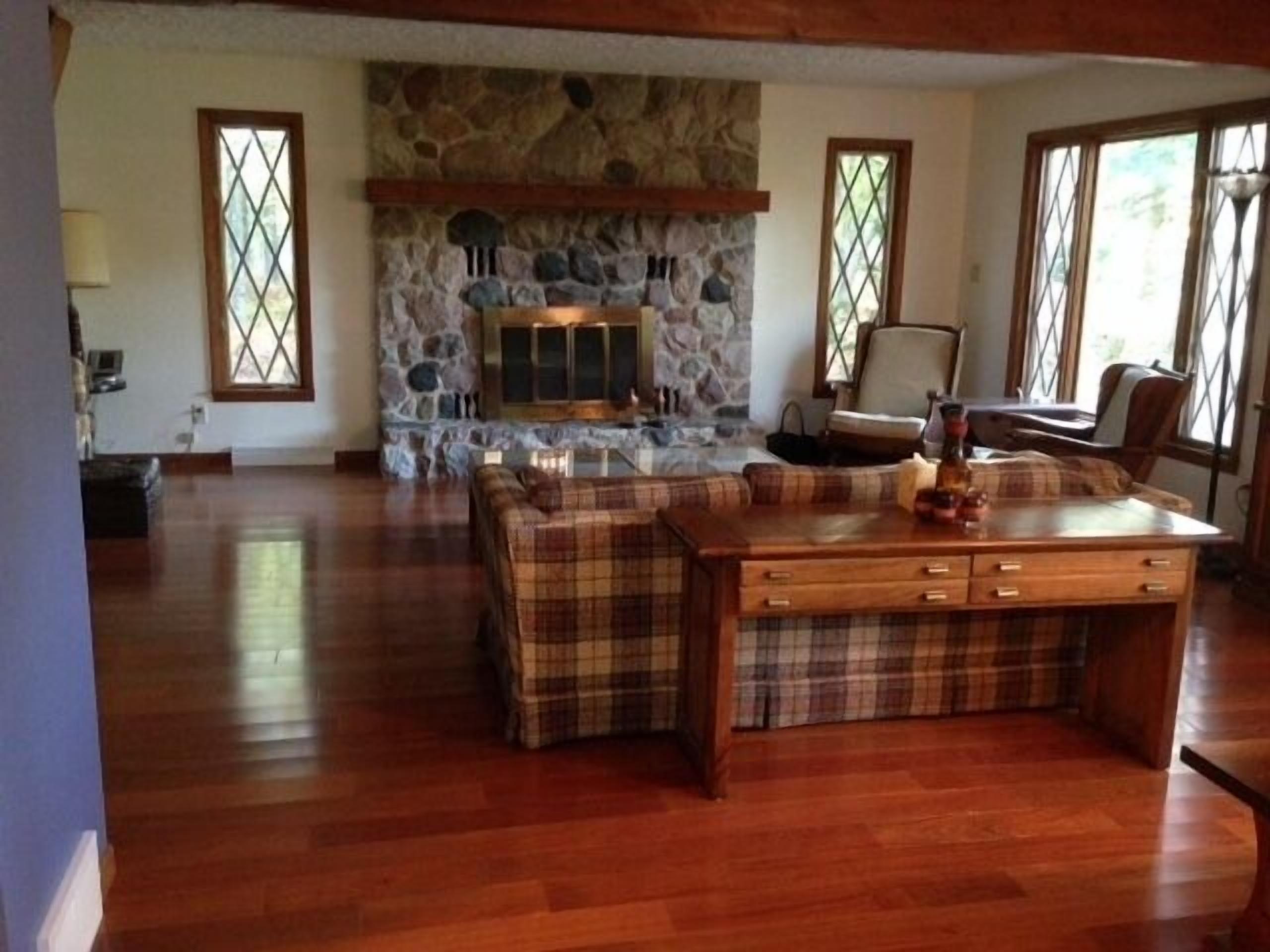 Beautiful Family Winter Ski Cottage. Located on a private lake.