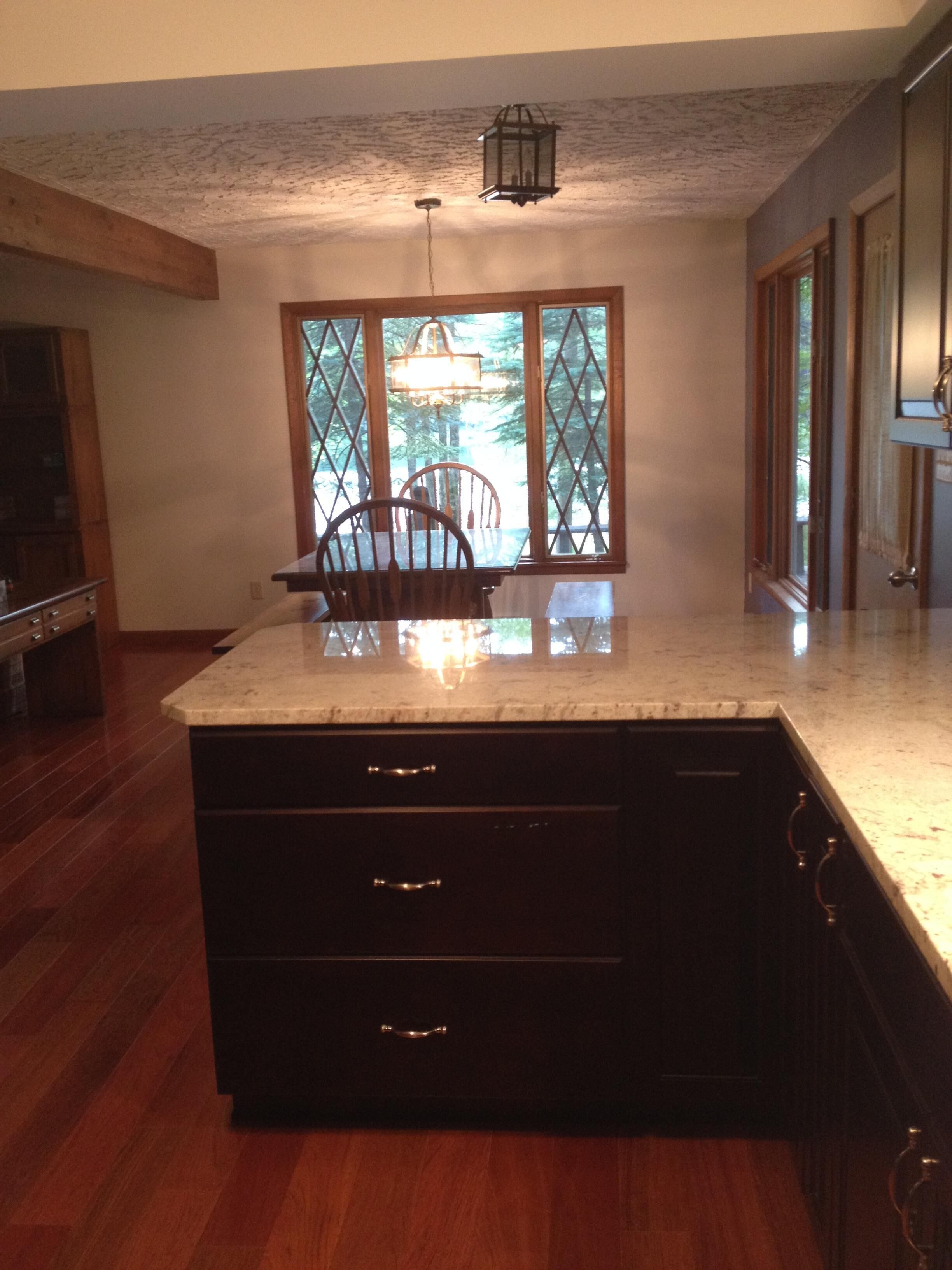 Beautiful Family Winter Ski Cottage. Located on a private lake.