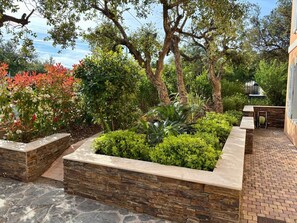 Property grounds - La Bastide, apartment with private pool near the Gulf of St Tropez (Fréjus)