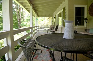 تناول الطعام بالخارج