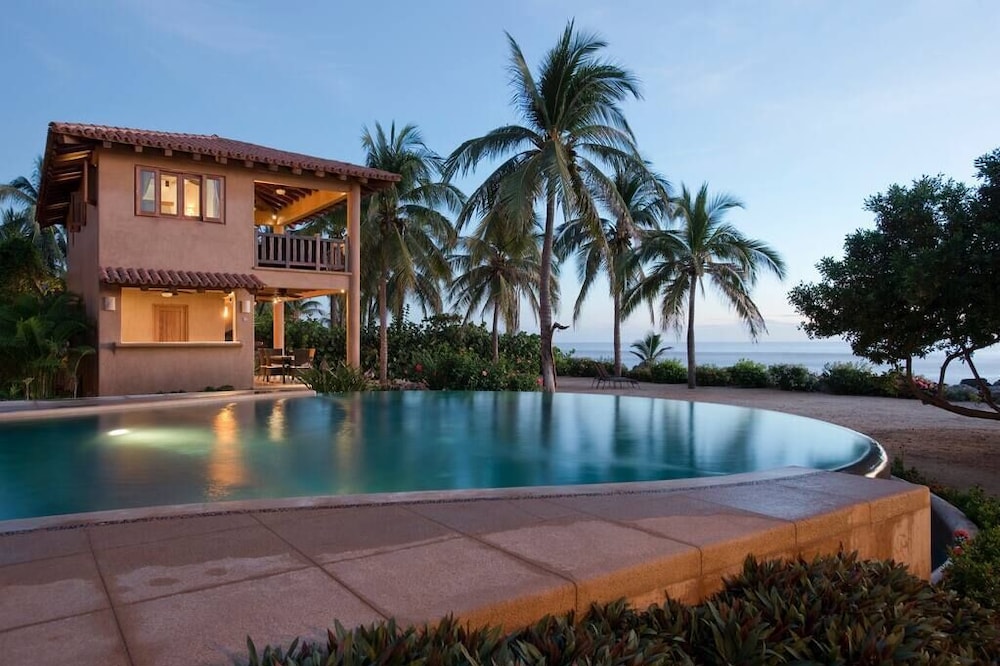 Beachfront Luxury Villa -Troncones