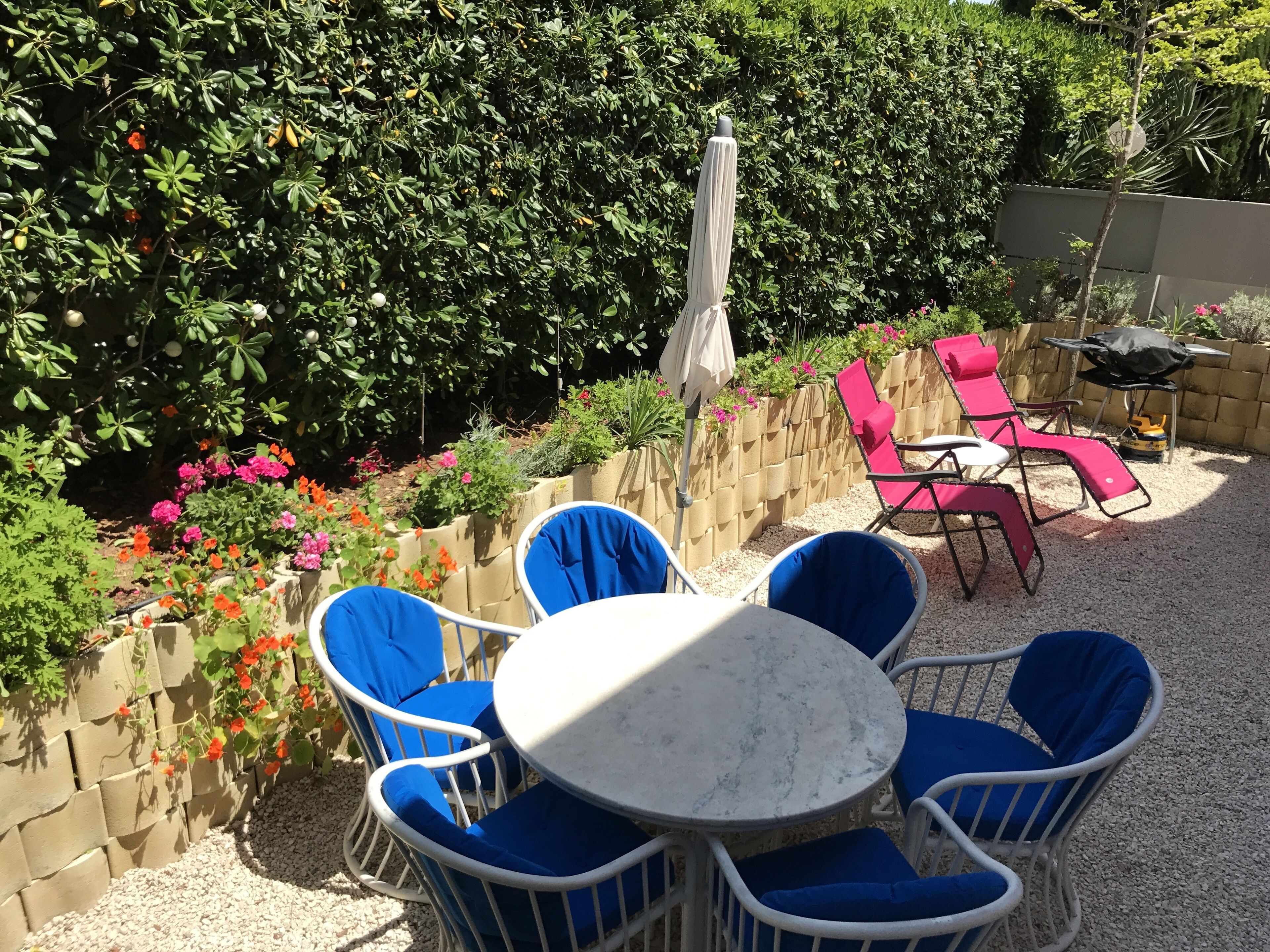 Large 2 bedroom apartment on the ground floor - 100 meters from a sandy beach