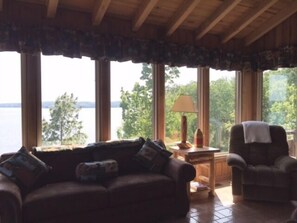 Smart-TV, Kamin, DVD-Player, Stereoanlage