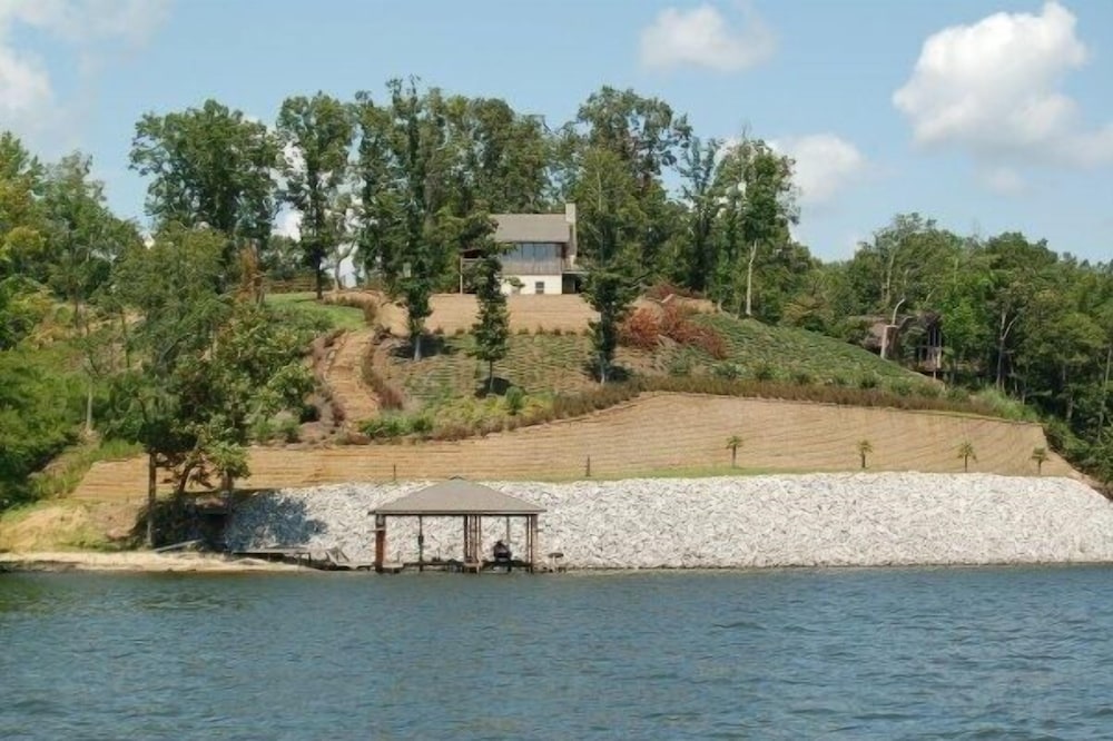 Waterloo Cabin on Wide Water, Boat Dock, Beach, & Awesome Views!
