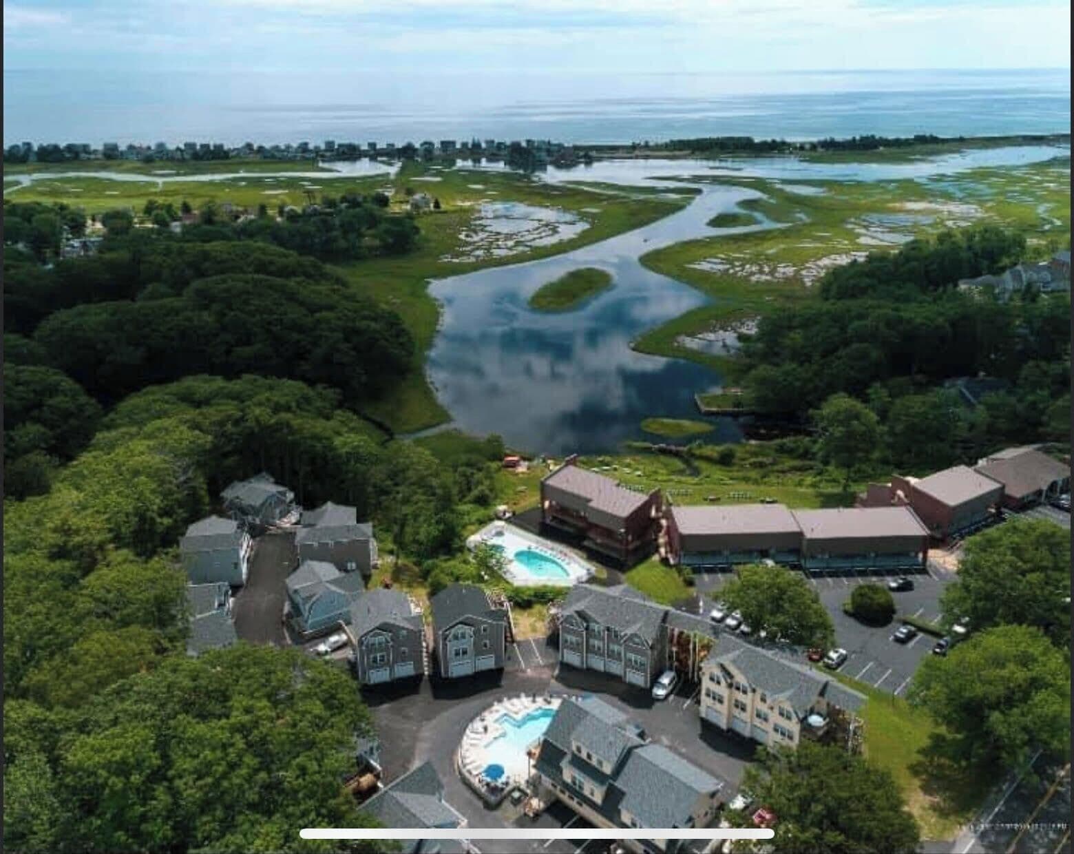 COMPASS POINTE ALONG THE OGUNQUIT RIVER
