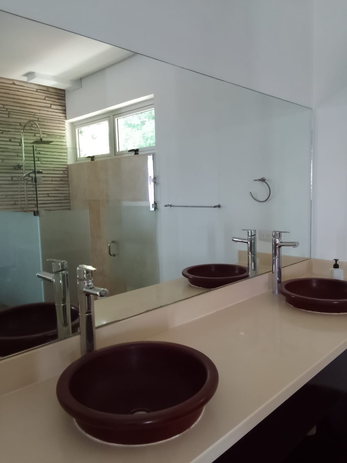 Ducha, toallas, papel higiénico