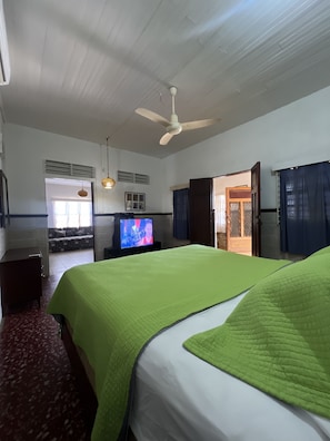 4 quartos, Wi-Fi de cortesia, roupa de cama