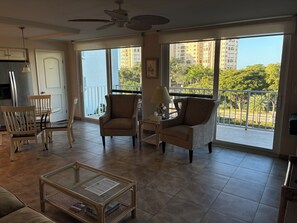 Smart TV - Short term rentals,  Beach access directly across the street (Marco Island)