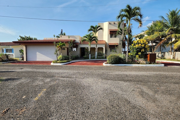 Modern 3 Bedroom Villa on Ocean Front. Sleeps 10 persons.