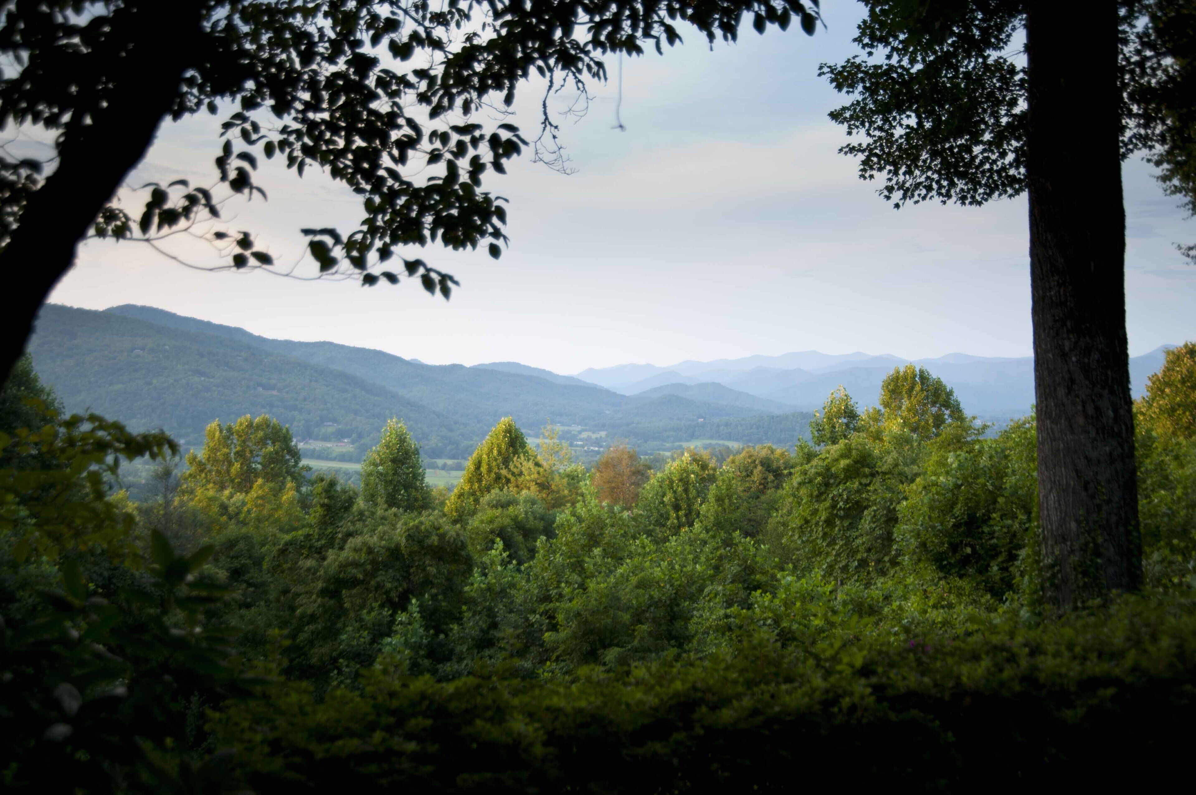 Clayton, GA (NE Georgia) Cozy Mountain Cabin with View-Hillcrest Lodge