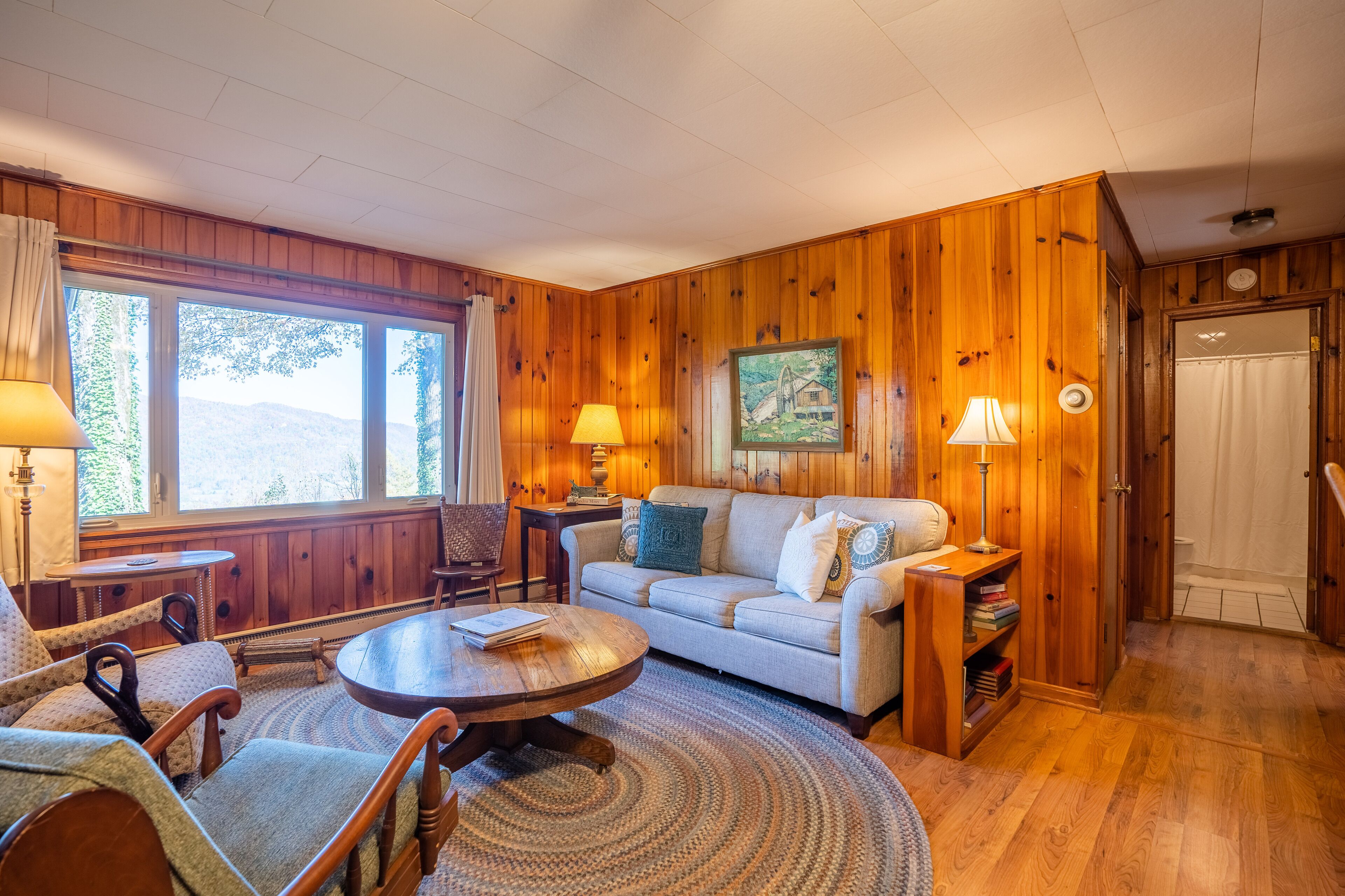 Clayton, GA (NE Georgia) Cozy Mountain Cabin with View-Hillcrest Lodge