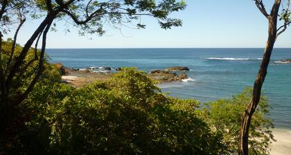 Ocean Front White Sand Beach Bungalow trÚs romantique et privé