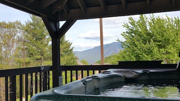 Tina de hidromasaje al aire libre