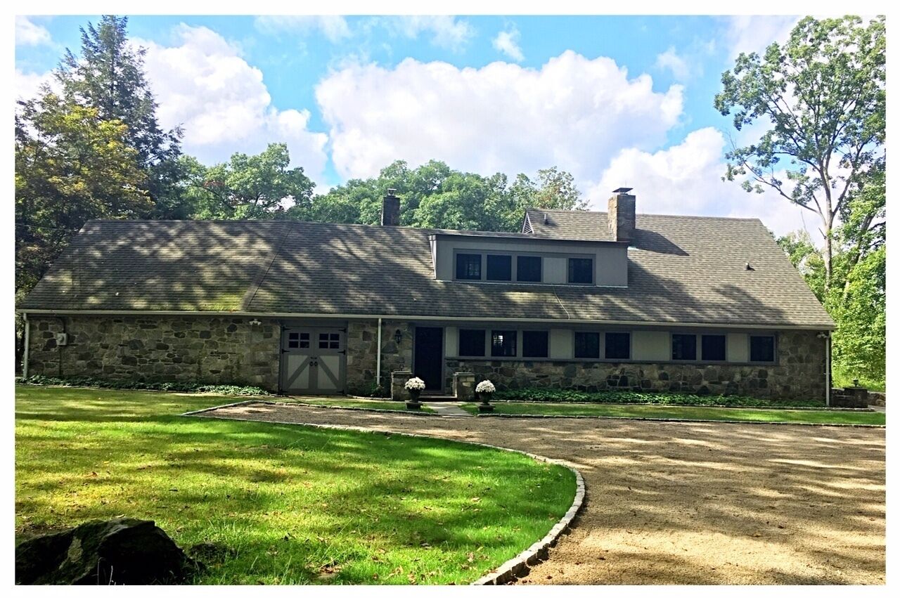 Entire Guest House at Fox Pond Farm with Access to In ground Pool