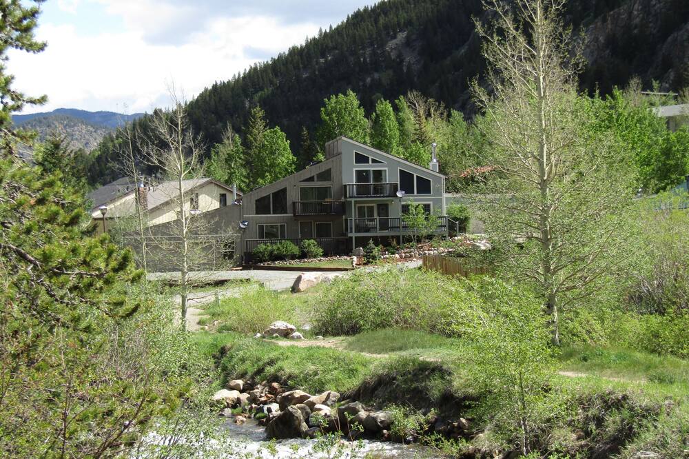 2\/2 Chalet w\/ Office on the Clear Creek with Views! Balcony Bedroom Suite