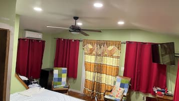 3 chambres, coffres-forts dans les chambres, fer et planche Ă repasser