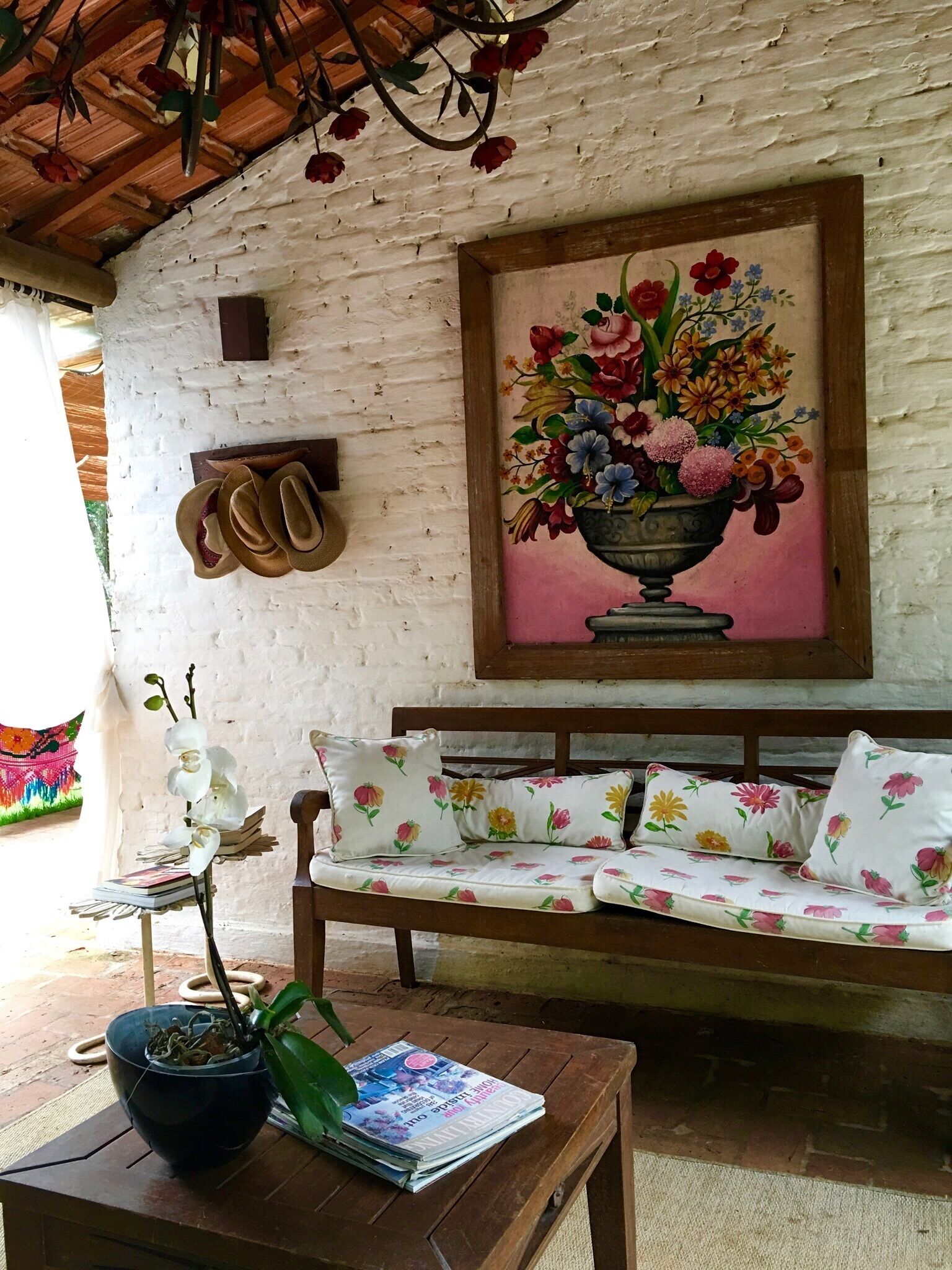 Rustic and Elegant Country House with Charming and Cozy Decor.