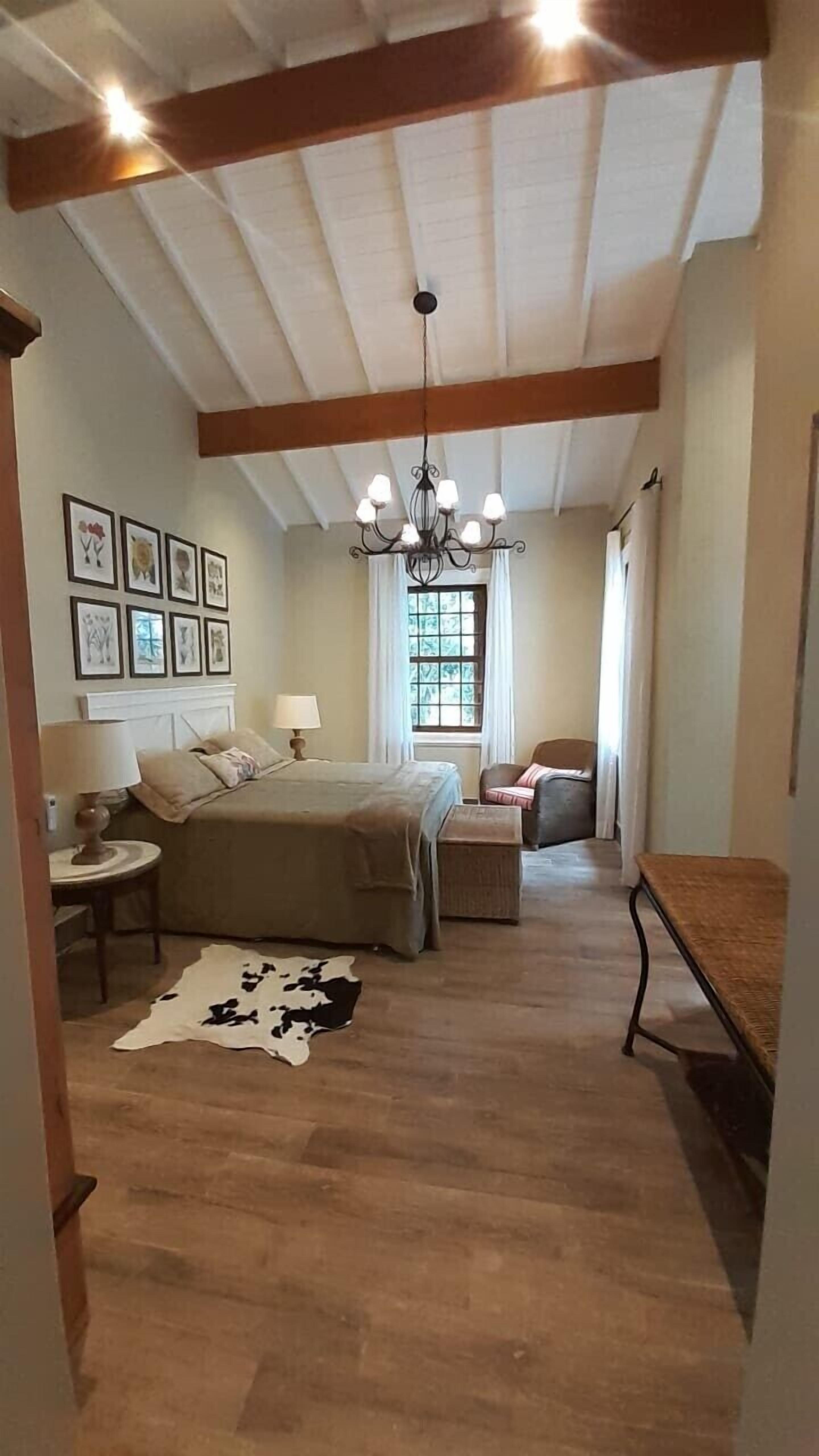 Rustic and Elegant Country House with Charming and Cozy Decor.