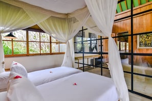 4 bedrooms, desk, free WiFi, bed sheets